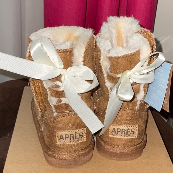 NWT Apres Chestnut Bow Boots - Picture 3 of 5